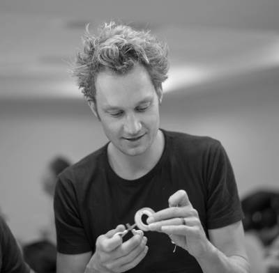 ������ ��.�. ��� (Felix J.H. Hol)